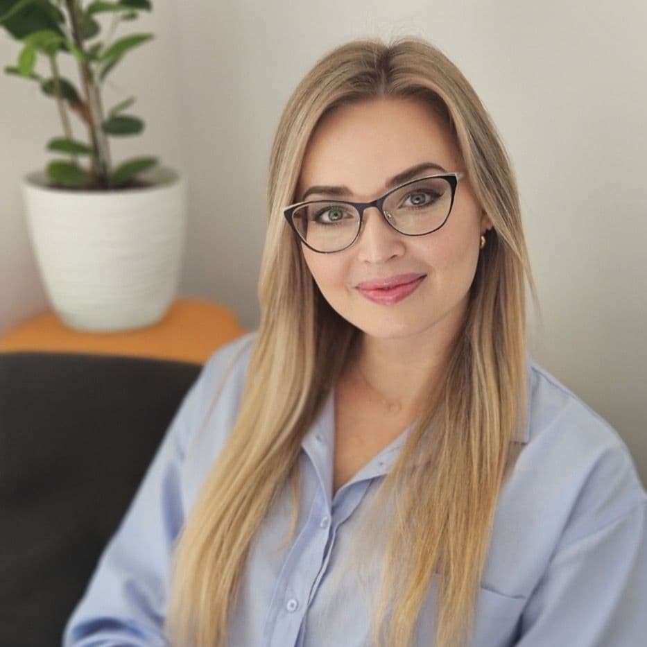 mgr Patrycja Pawłos-Ścibor — Dyplomowany psycholog, w trakcie szkolenia psychoterapeutycznego